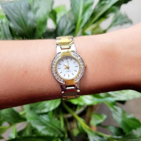 Rhinestone Quartz Classic Watch - Picture 4 of 8